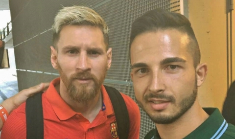 L'hobby di Fabio: gira il mondo per incontrare calciatori. �Ne ho fotografati mille�